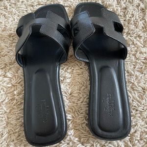 Oran sandals